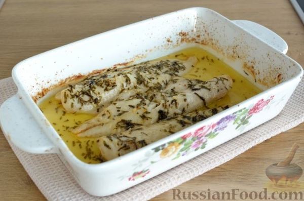 Рыба, запечённая в лимонно-чесночном соусе с базиликом