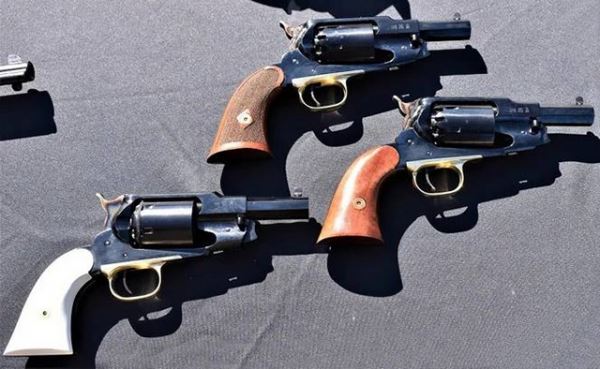 Современные версии классических револьверов от Taylor's & Company Firearms