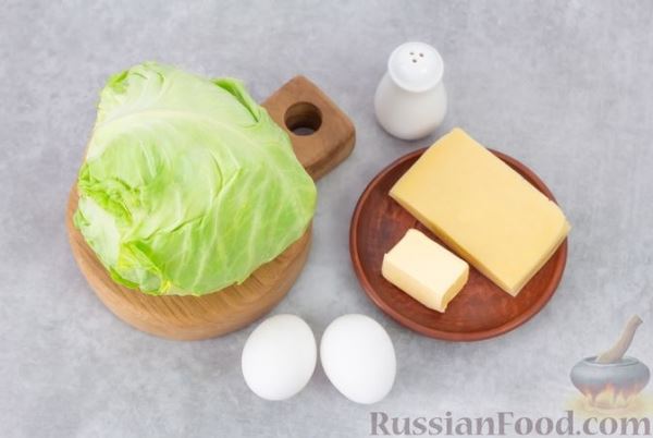 Жареная молодая капуста с яйцом и сыром