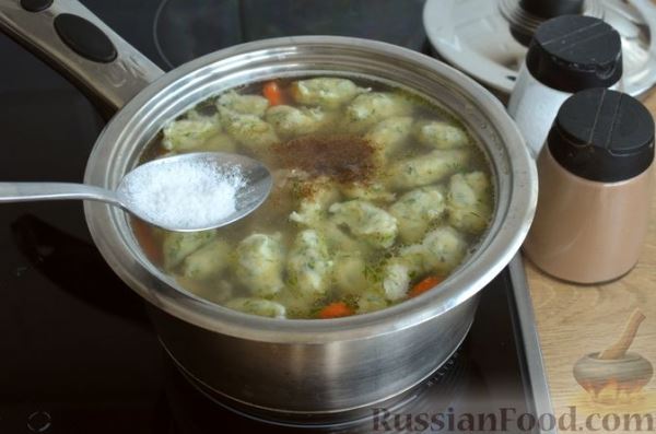 Куриный суп с фасолью и клецками