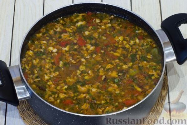 Суп с фасолью, овощами и орехами