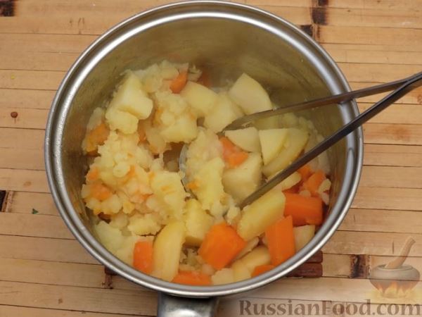 Картофельно-морковная запеканка с куриным фаршем и шпинатом